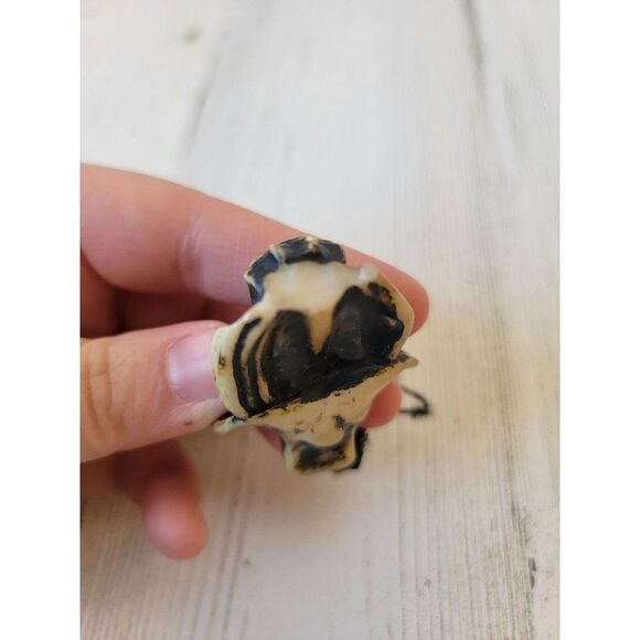 Scary black skull face keychain Halloween figure - Picture 2 of 3